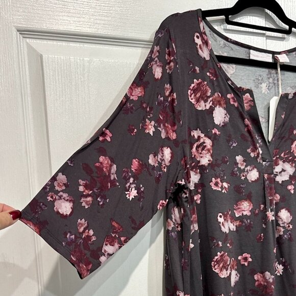 NWT Rachel Ashwell Grey with Pinks Floral V-Neck 3/4 Sleeve Top - Picture 2 of 4